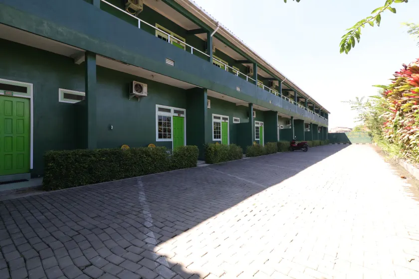 Cantik Hotel - Image 1