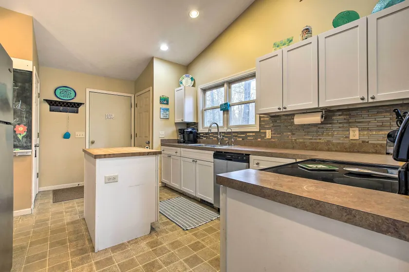 Lake Michigan Gem < Half-Mi to Private Beach! - Innenbereich