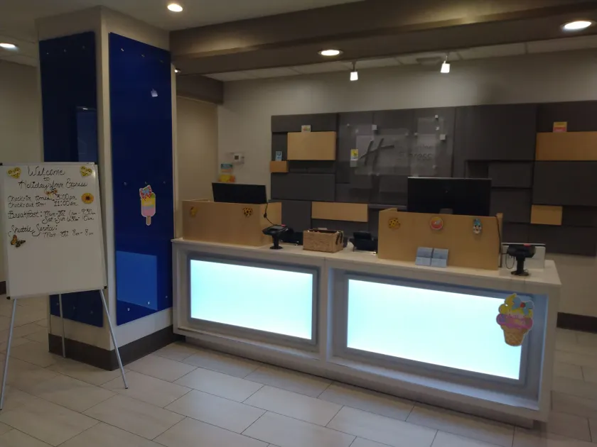 Holiday Inn Express Hotel & Suites Albuquerque Midtown by IHG - Reception