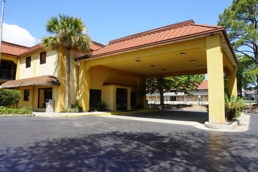 Fairview Inn & Suites Mobile - Image 1