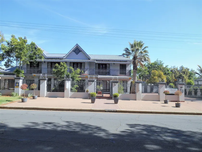 Oakwood Lodge - Image 1