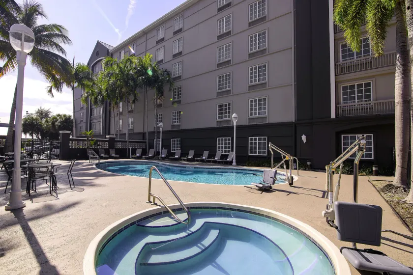 La Quinta by Wyndham Miami Airport West - Image 1