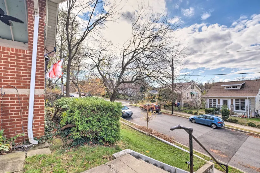 Ideally Located DC Home w/ Pool Table & Patio - Interiör