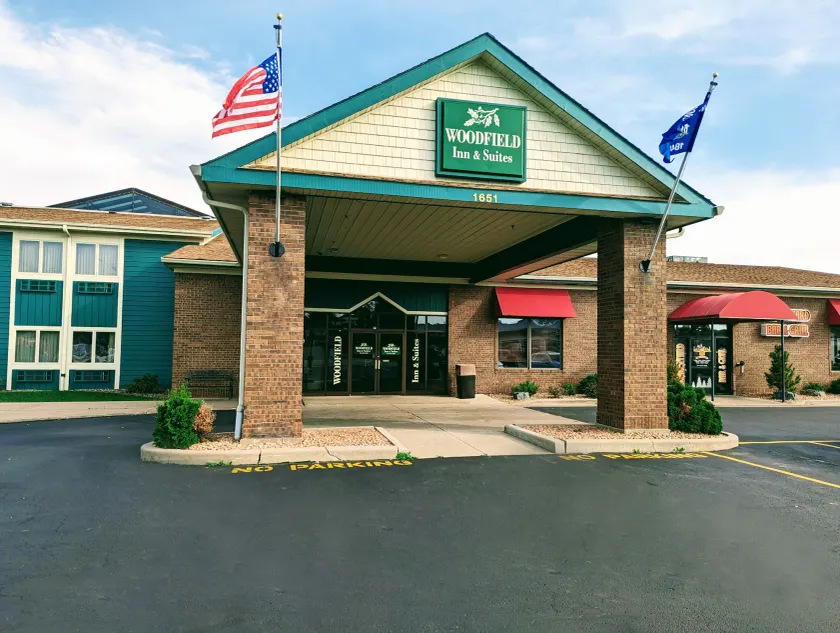 Woodfield Inn and Suites - Image 1