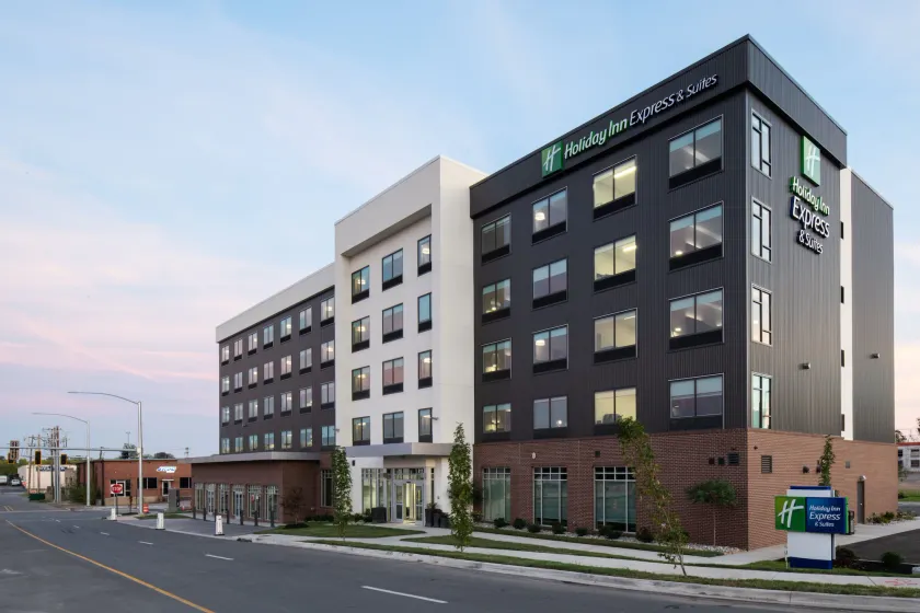 Holiday Inn Express & Suites - Little Rock Downtown by IHG - Image 1