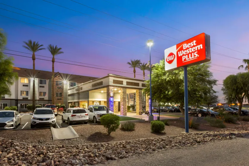 Best Western Plus Yuma Foothills Inn & Suites - Image 1