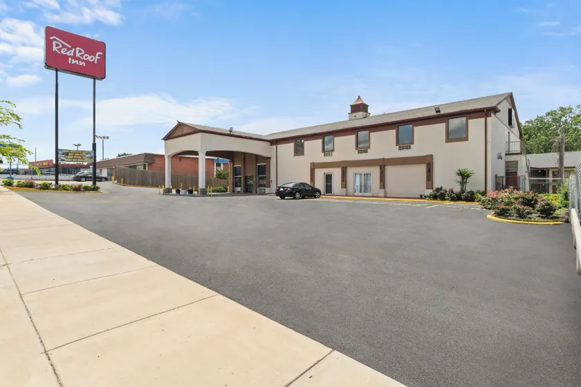 Red Roof Inn Memphis - Graceland Airport - Image 1