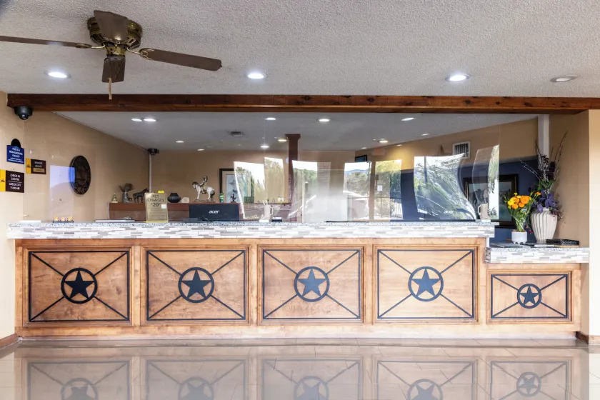 Boerne Inn and Suites - Image 1