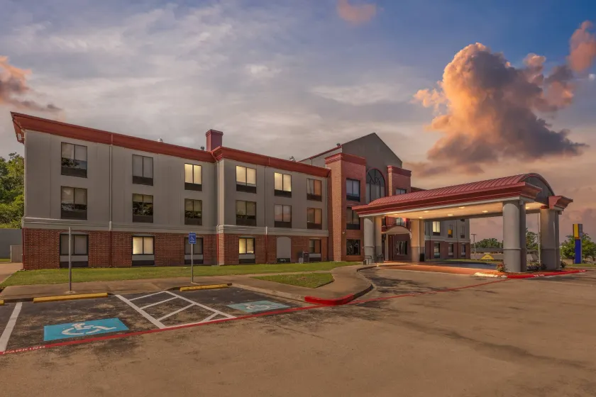 Comfort Inn & Suites Tyler North - Image 1
