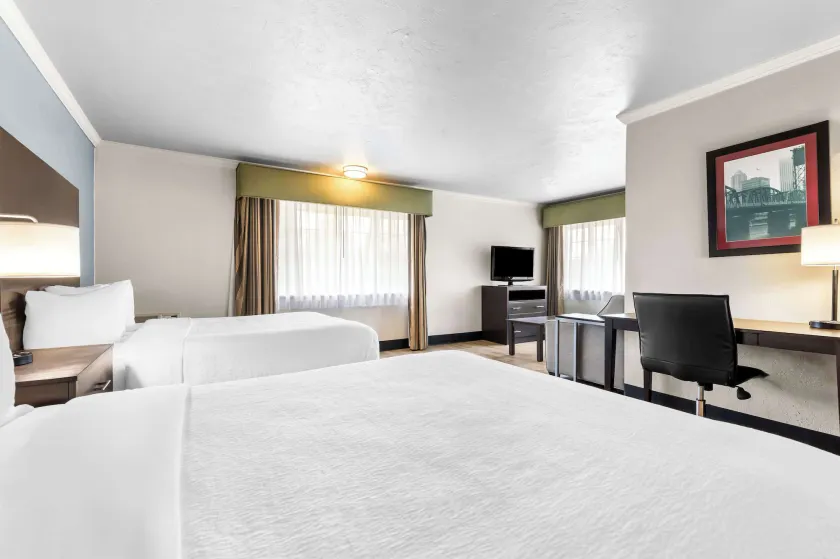 Best Western Plus Parkway Inn - Image 1