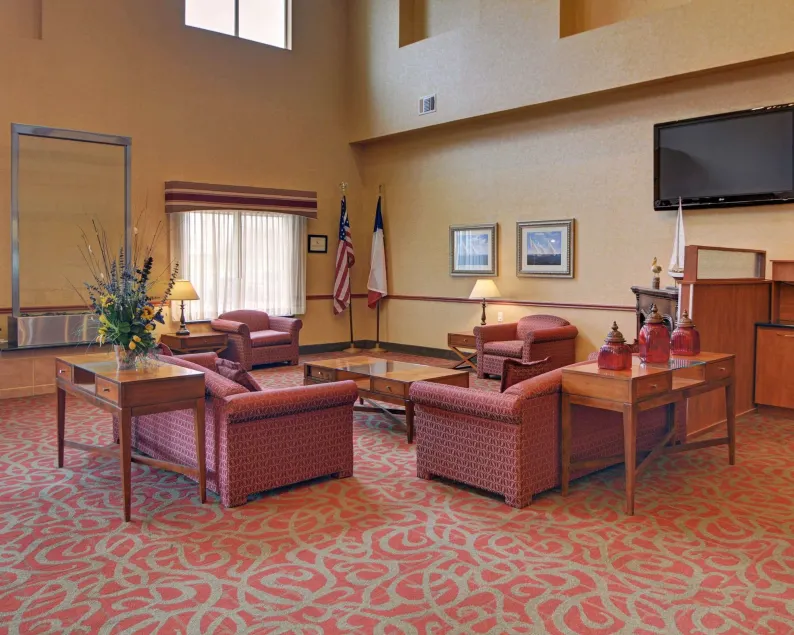Quality Suites Near Cedar Creek Lake - Image 1