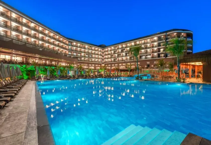 Arsuz Jumanah Premium Hotel - Image 1
