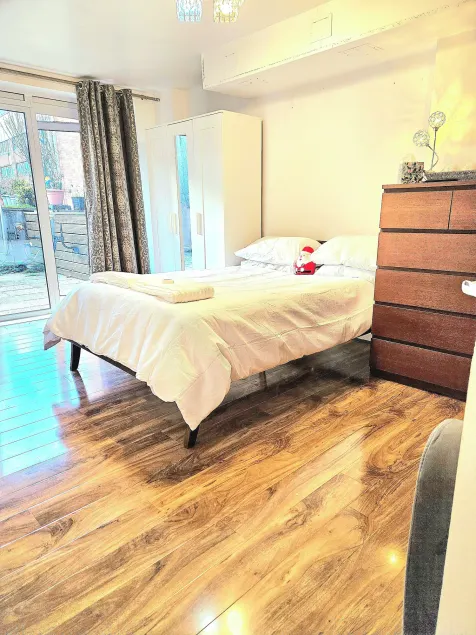 Room-spacious Retreat With Private Balco - Image 1