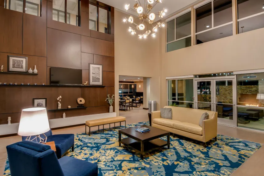 Hampton Inn & Suites Los Angeles - Glendale - Image 1