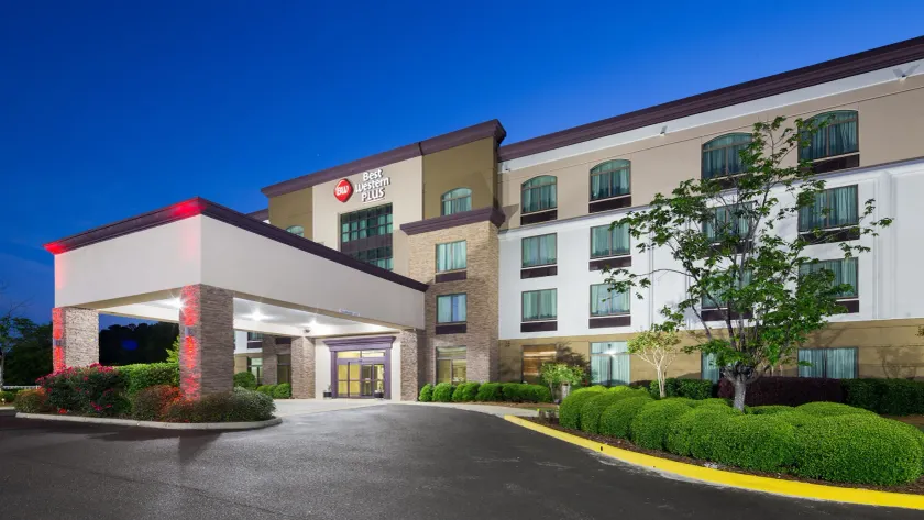 Best Western Plus Birmingham Inn & Suites - Image 1