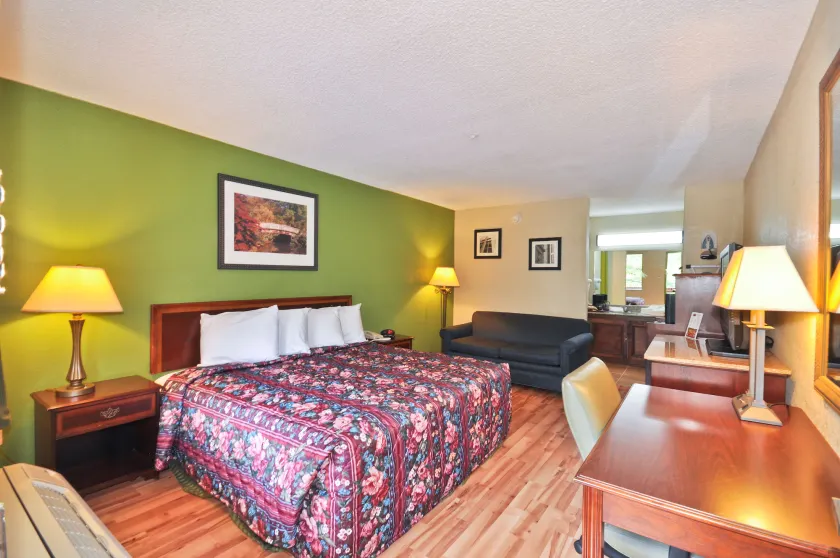 Country Hearth Inn & Suites Marietta - Image 1