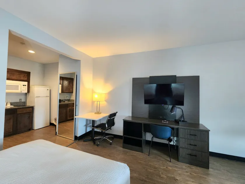 Days Inn & Suites by Wyndham Gonzales TX - Image 1