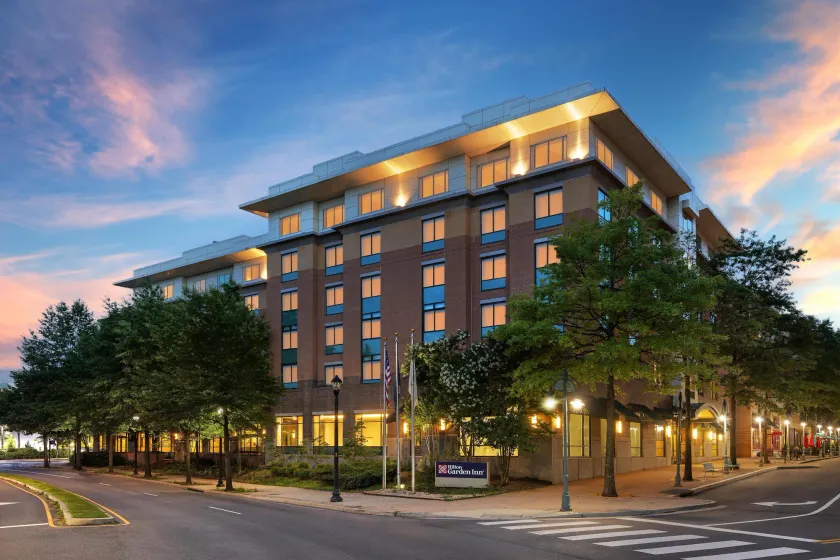 Hilton Garden Inn Arlington-Shirlington - Image 1