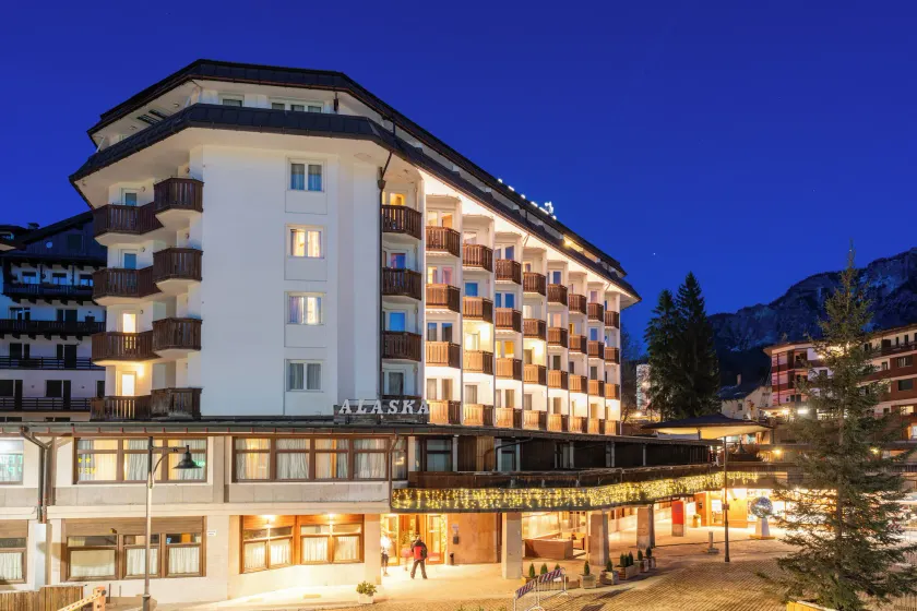 Hotel Alaska Cortina - Image 1