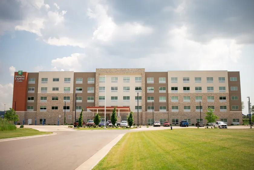 Holiday Inn Express & Suites Onalaska - La Crosse Area by IHG - Image 1