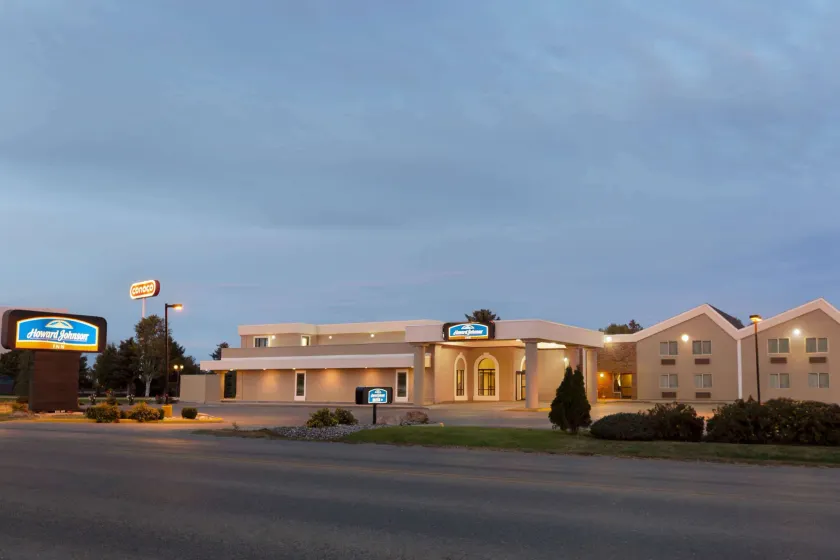 Howard Johnson by Wyndham Billings - Image 1