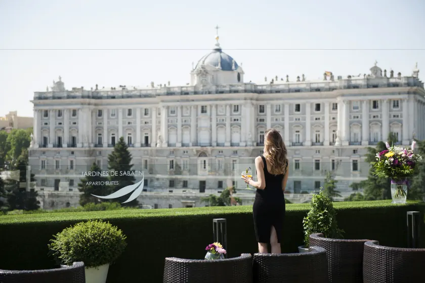 Apartosuites Jardines de Sabatini - Image 1