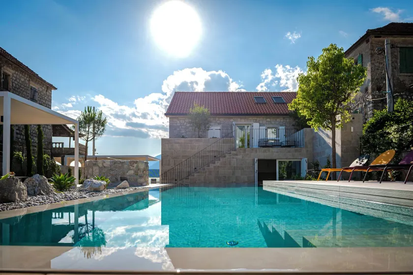 Villa Lastva est une villa de luxe cinq étoiles en bord de mer avec piscine privée - Image 1