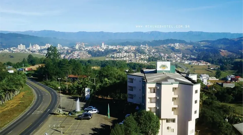 Real NOB Hotel - Image 1