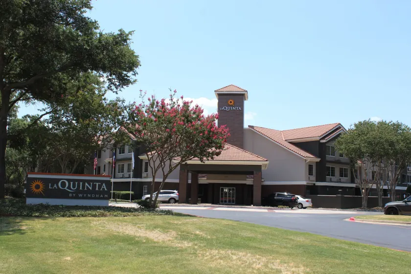 La Quinta by Wyndham Dallas - Addison Galleria - Image 1