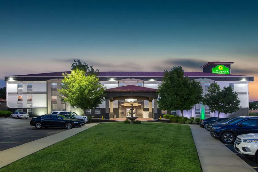 La Quinta by Wyndham Blue Springs - Image 1