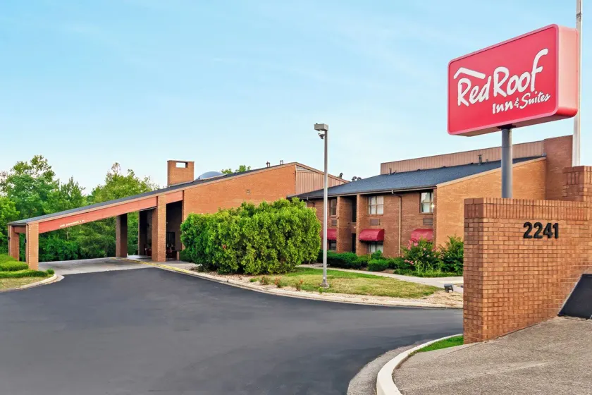 Red Roof Inn & Suites Lexington - Hamburg - Image 1