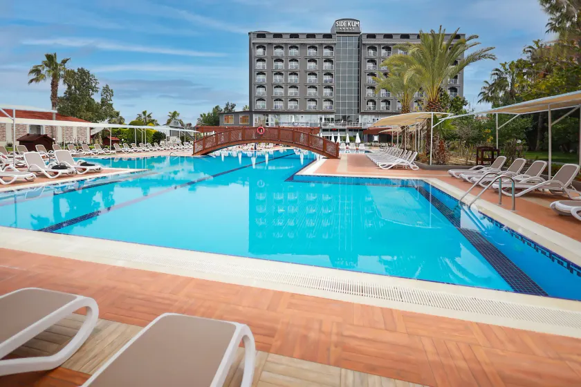 Side Kum Hotel - Image 1