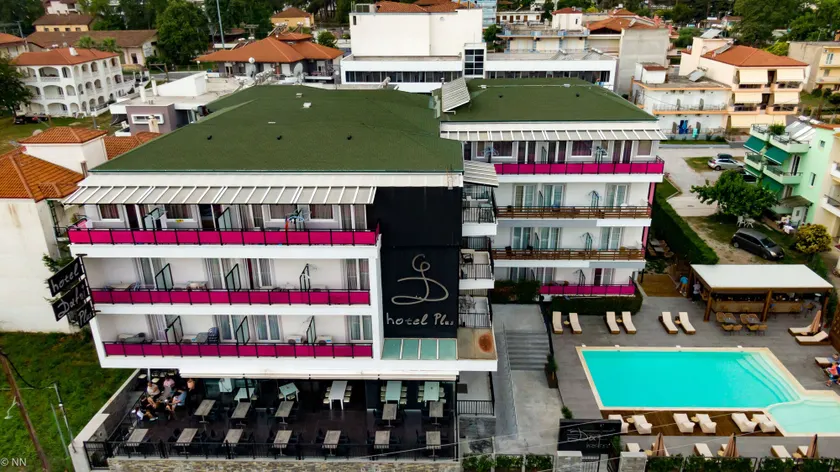Dafni Plus Hotel - Image 1