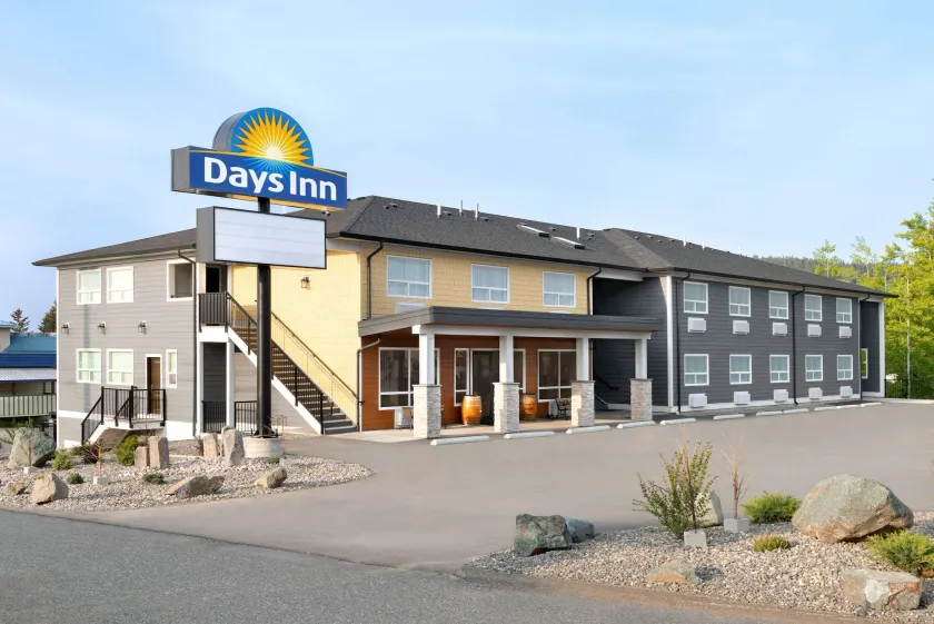 Days Inn by Wyndham 100 Mile House - Image 1