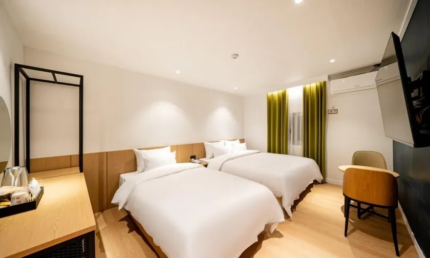 Hound Hotel Gumi indong - Image 1