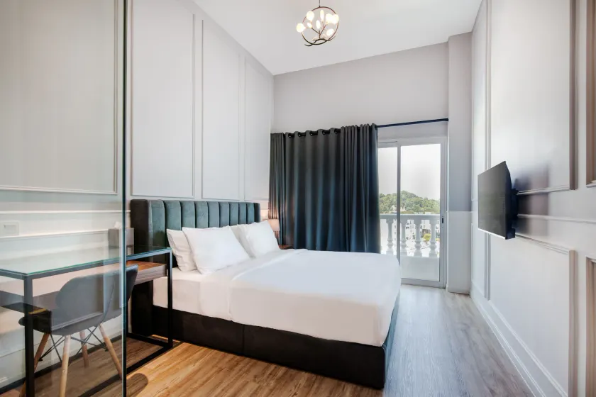Wesley Hotel - Image 1