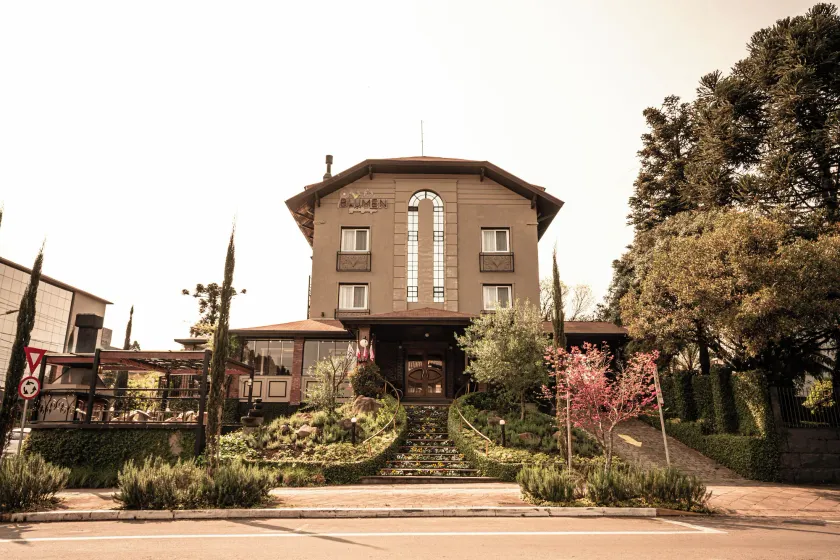 Blumen Hotel Boutique - Image 1