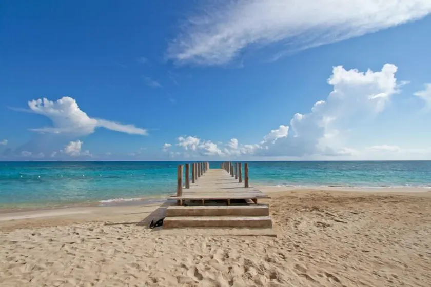 Siesta - Runaway Bay 5BR - Image 1