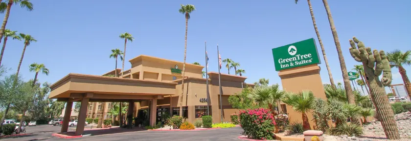 GreenTree Inn & Suites Phoenix Sky Harbor - Image 1