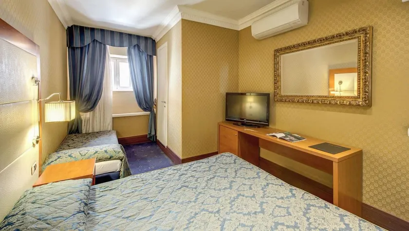 939 Hotel - Image 1