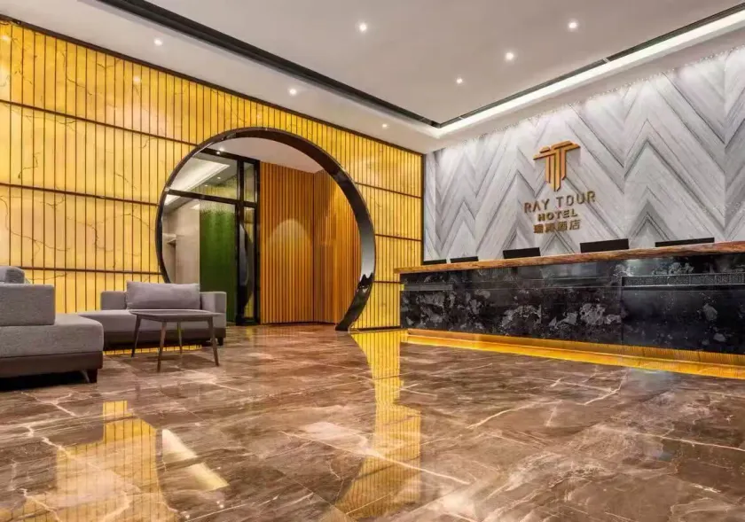 RAY TOUR - Lobby