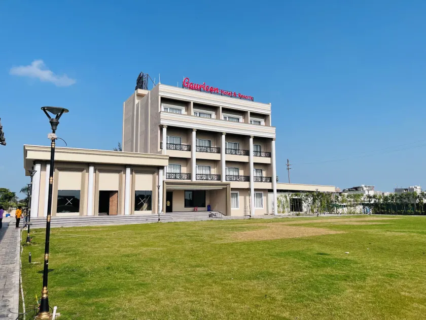 Gaurison Hotel&Resort - Image 1