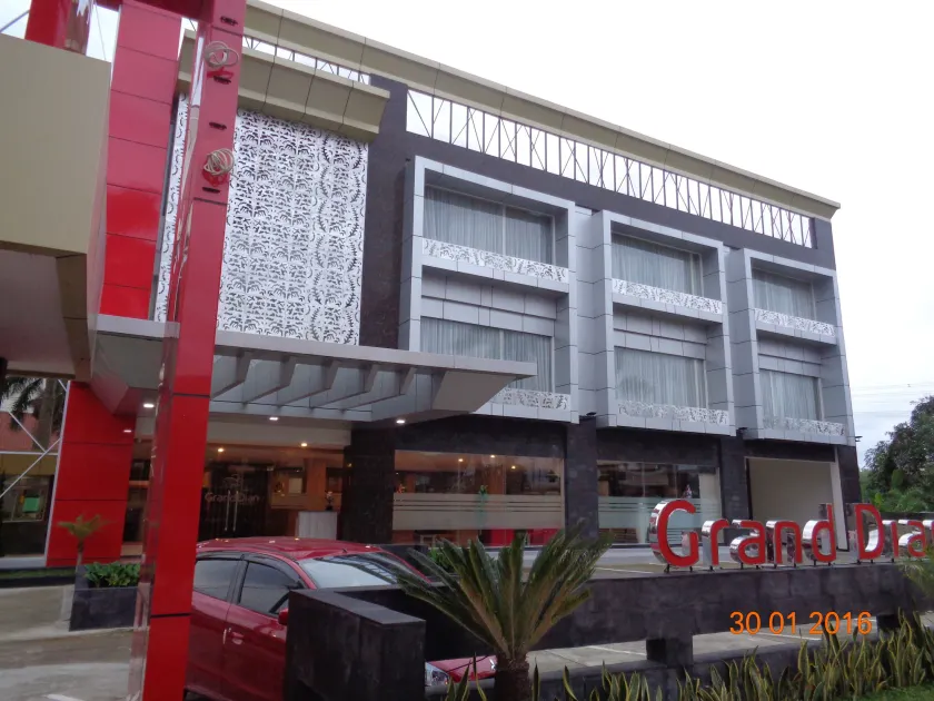 Grand Dian Hotel Slawi - Image 1