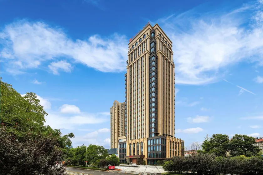 Ramada Plaza by Wyndham Wuhan Huangpi - Image 1