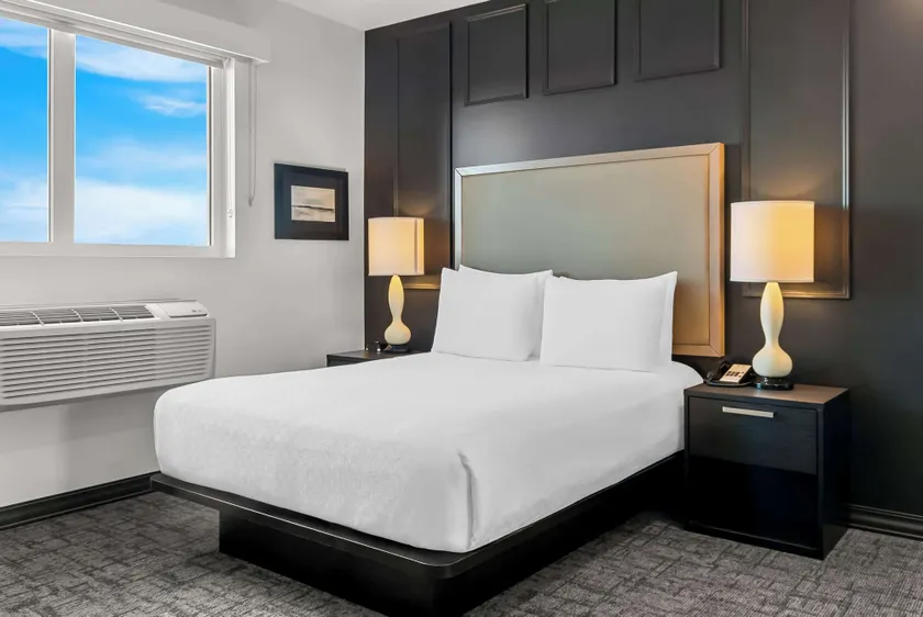 Best Western Plus Winkler - Image 1