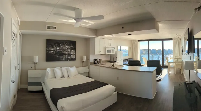 Harbor Inn - Image 1