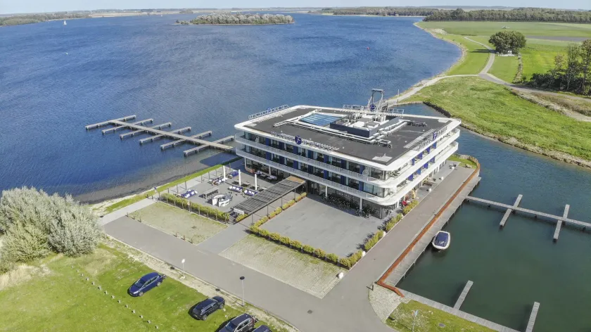 Fletcher Hotel-Restaurant Het Veerse Meer - Image 1