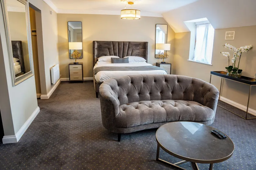 The Pear Tree Inn & Country Hotel - Image 1
