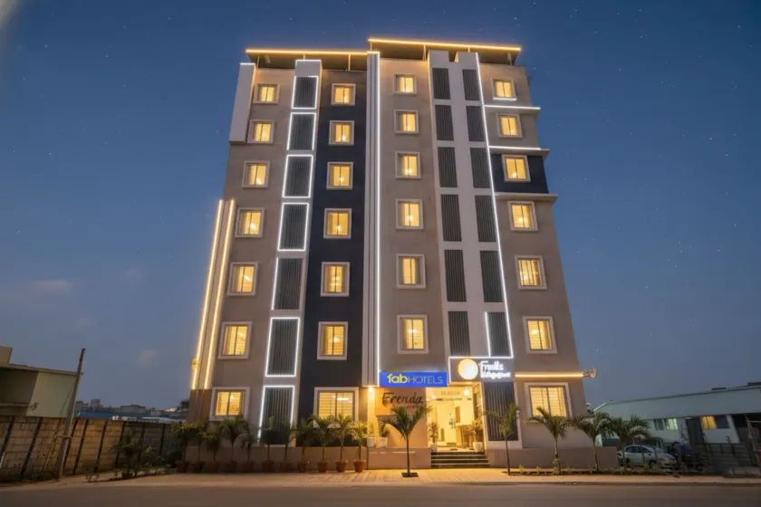 FabHotel Frendz - Nr Hitech City Metro Station - Image 1