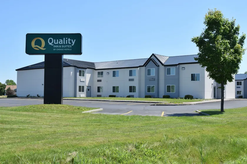 Quality Inn & Suites Watertown Fort Drum - Image 1